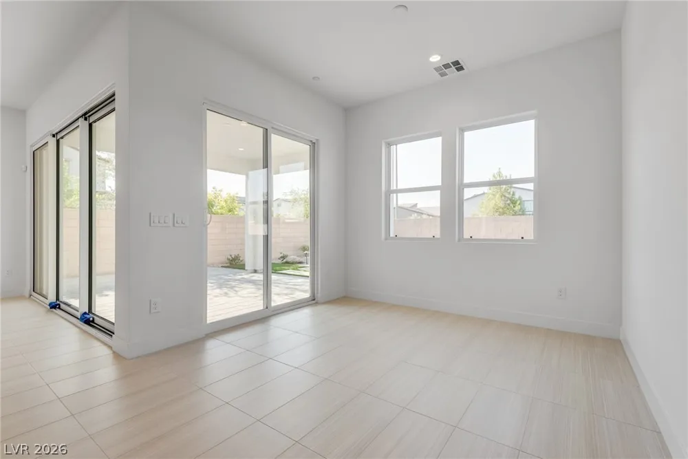 10226 Pleasant Knoll Avenue Las Vegas, NV 89166