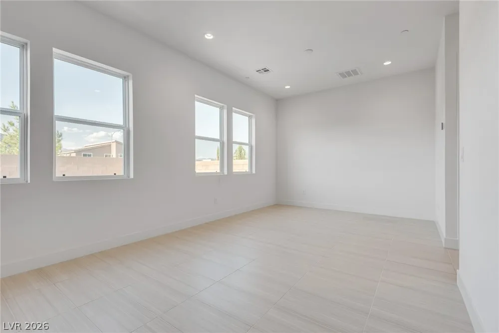 10226 Pleasant Knoll Avenue Las Vegas, NV 89166