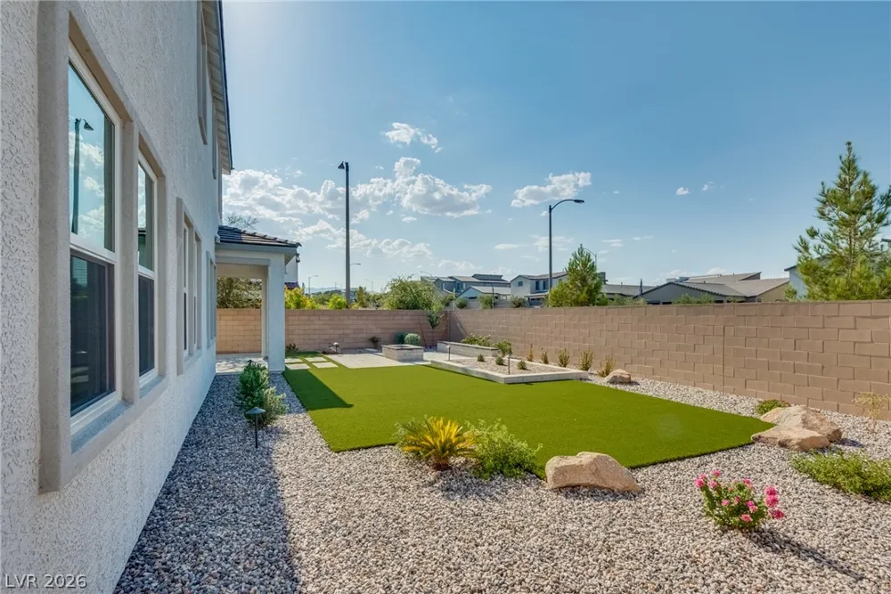 10226 Pleasant Knoll Avenue Las Vegas, NV 89166