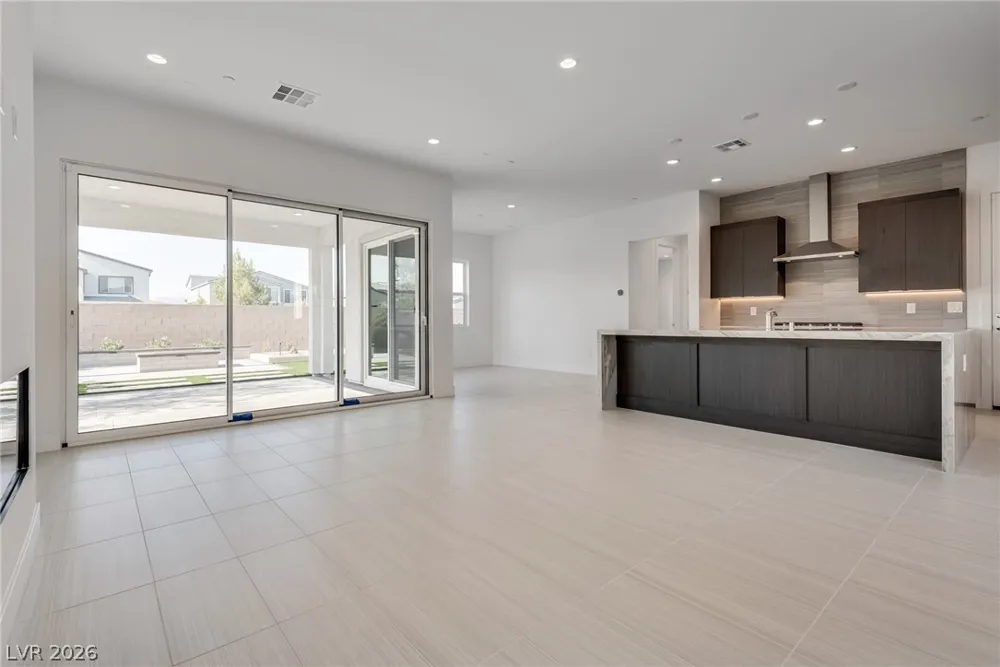 10226 Pleasant Knoll Avenue Las Vegas, NV 89166