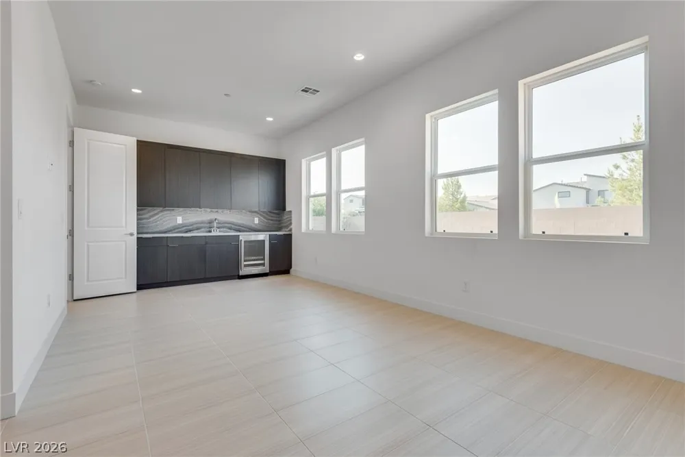 10226 Pleasant Knoll Avenue Las Vegas, NV 89166
