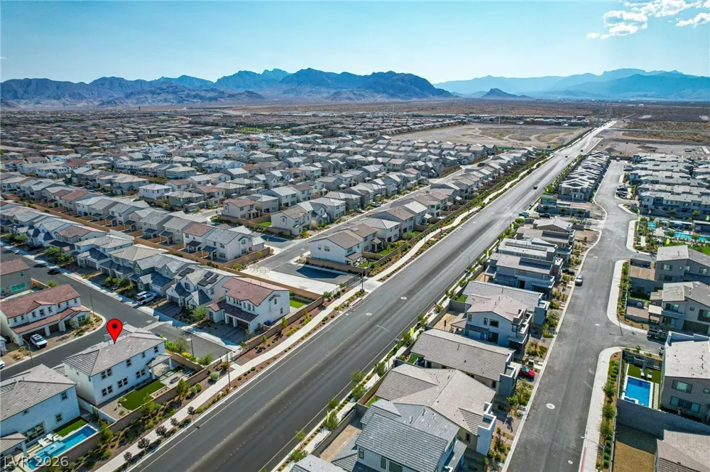 10226 Pleasant Knoll Avenue Las Vegas, NV 89166