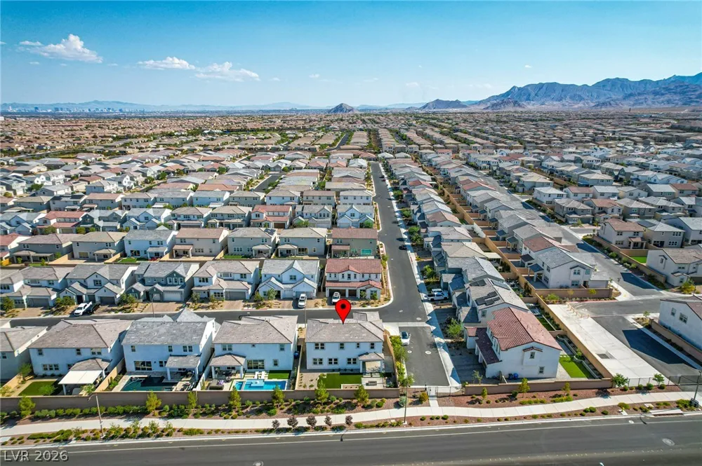 10226 Pleasant Knoll Avenue Las Vegas, NV 89166