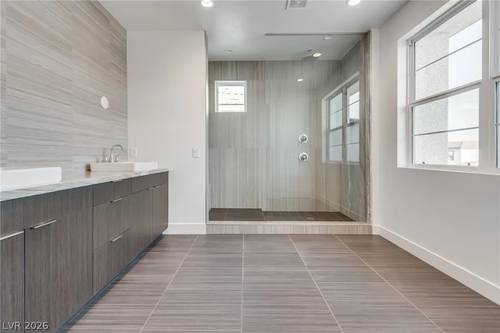 10226 Pleasant Knoll Avenue Las Vegas, NV 89166