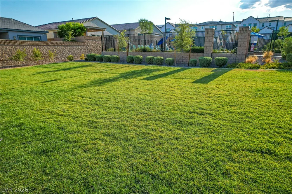 10226 Pleasant Knoll Avenue Las Vegas, NV 89166