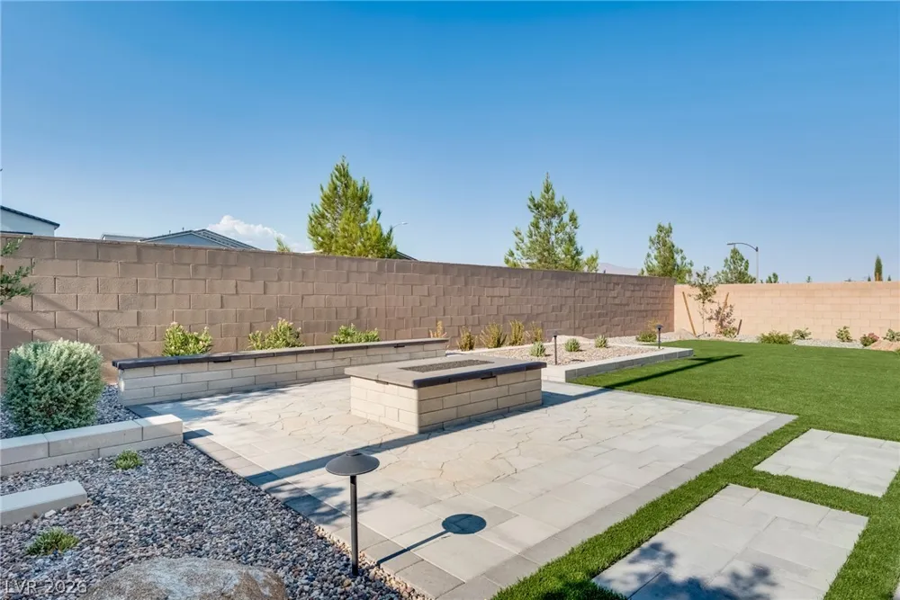10226 Pleasant Knoll Avenue Las Vegas, NV 89166