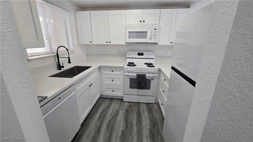 2373 Cardiff Lane #B Las Vegas, NV 89108