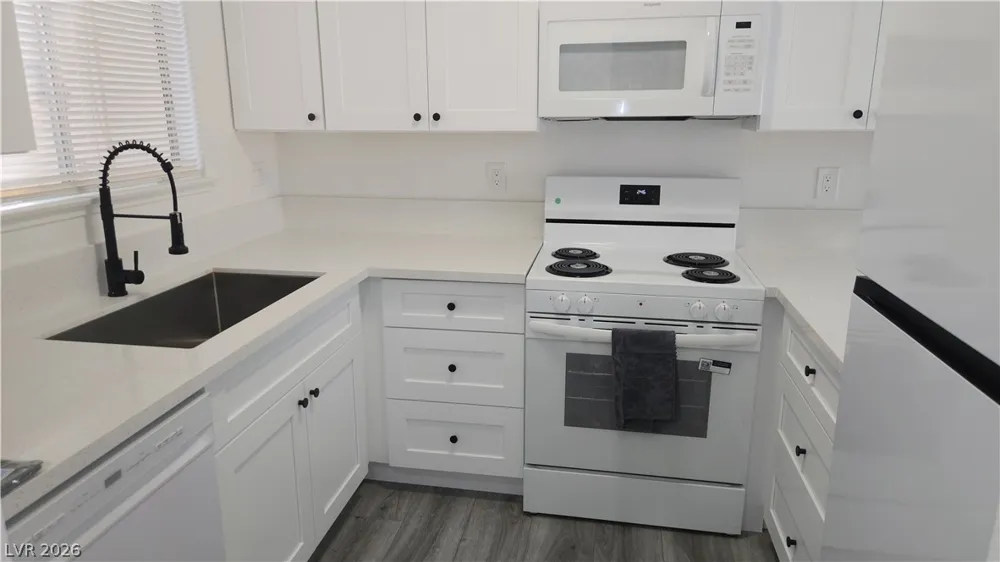 2373 Cardiff Lane #B Las Vegas, NV 89108