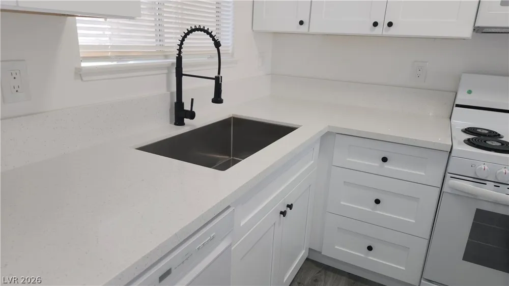 2373 Cardiff Lane #B Las Vegas, NV 89108
