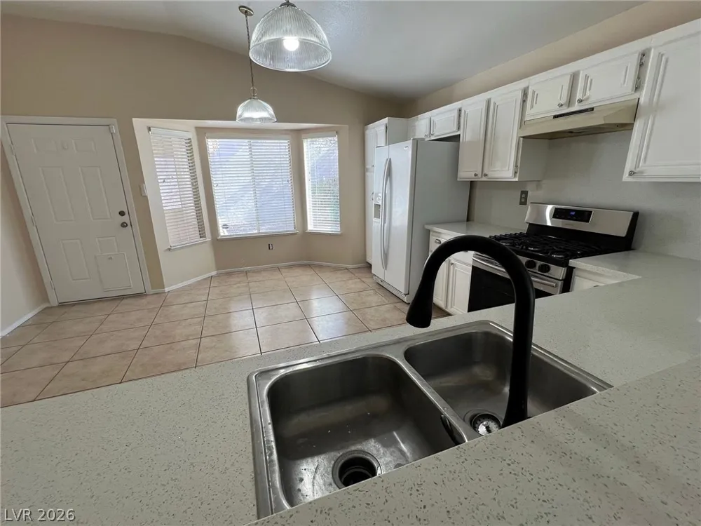 9824 Cross Creek Way Las Vegas, NV 89117