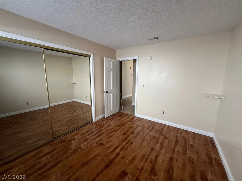 9824 Cross Creek Way Las Vegas, NV 89117