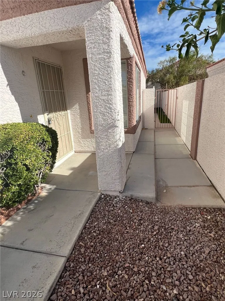 9824 Cross Creek Way Las Vegas, NV 89117
