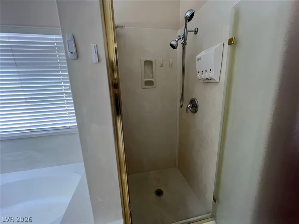 9824 Cross Creek Way Las Vegas, NV 89117