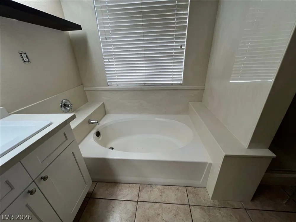 9824 Cross Creek Way Las Vegas, NV 89117