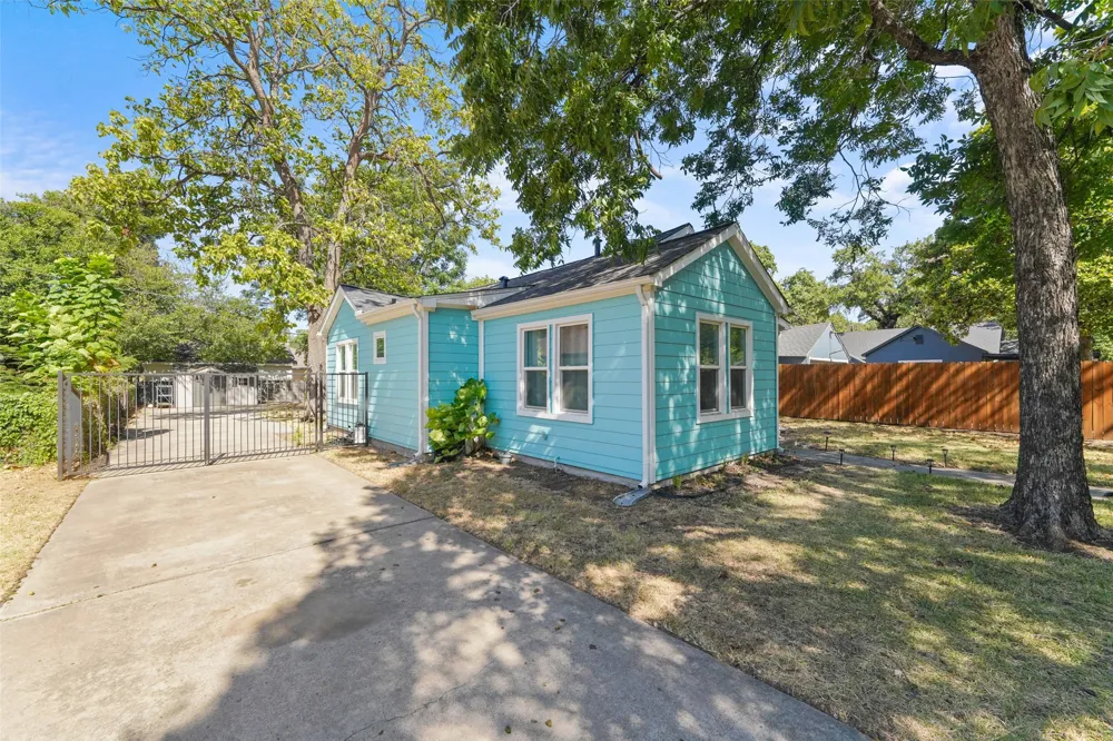 1121 Hudgins Avenue Fort Worth, TX 76111