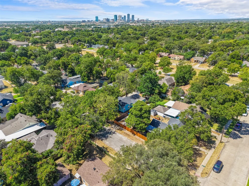 1121 Hudgins Avenue Fort Worth, TX 76111