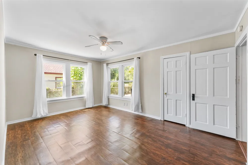 1121 Hudgins Avenue Fort Worth, TX 76111
