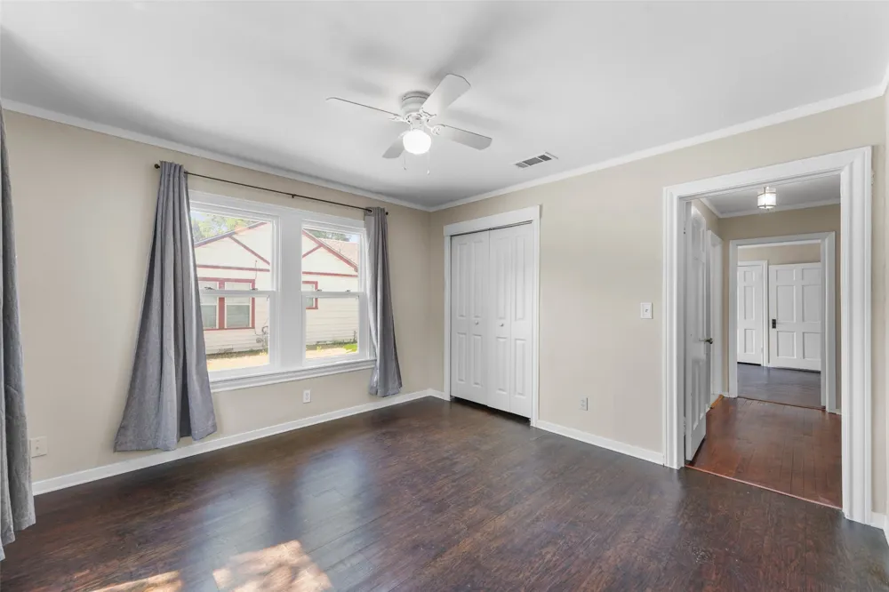 1121 Hudgins Avenue Fort Worth, TX 76111