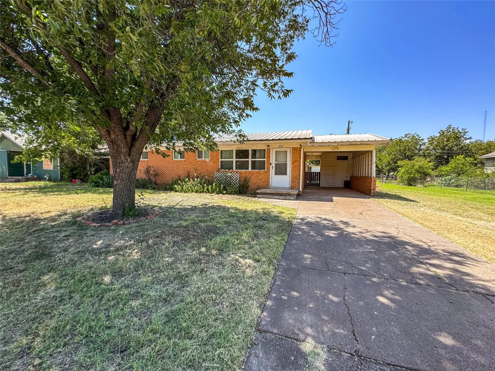 203 Avenue M Haskell, TX 79521