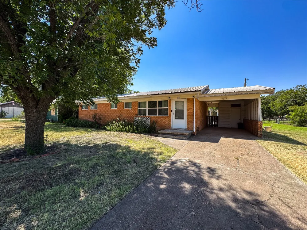 203 Avenue M Haskell, TX 79521