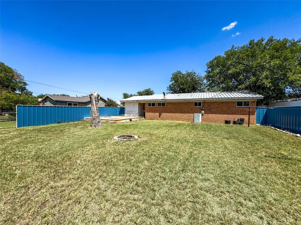 203 Avenue M Haskell, TX 79521
