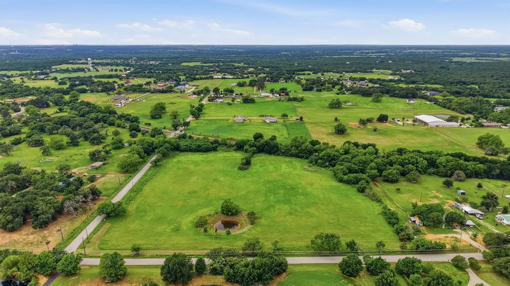 2 Lovell Road Aubrey, TX 76227