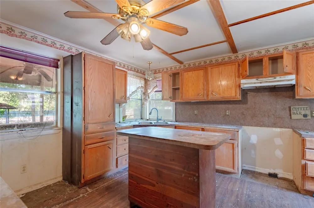 8 Creek Road Huntsville, TX 77320