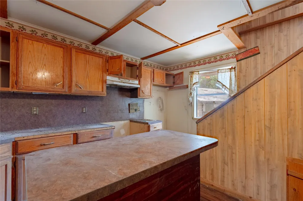 8 Creek Road Huntsville, TX 77320