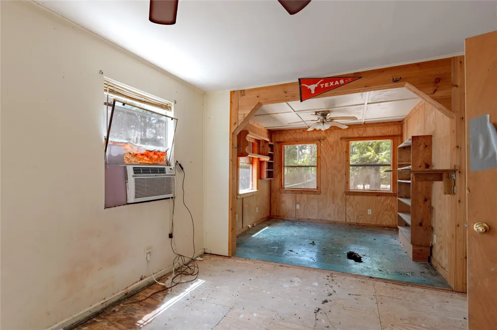 8 Creek Road Huntsville, TX 77320