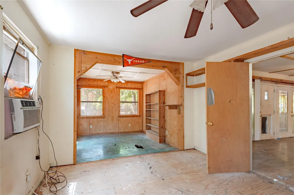 8 Creek Road Huntsville, TX 77320
