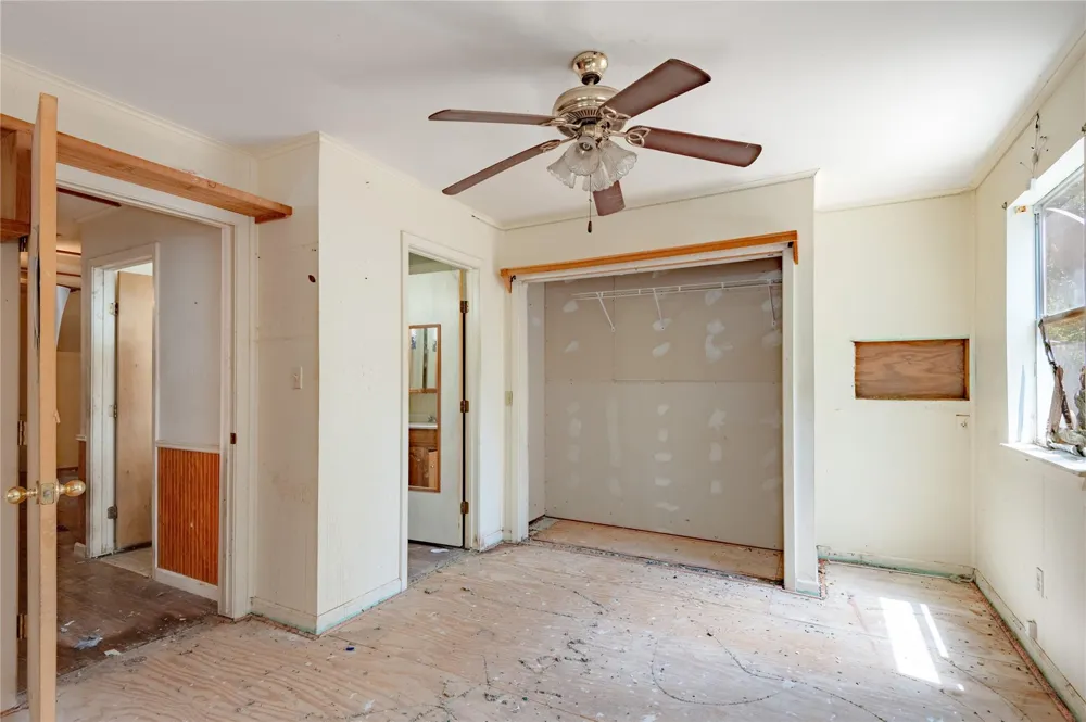 8 Creek Road Huntsville, TX 77320
