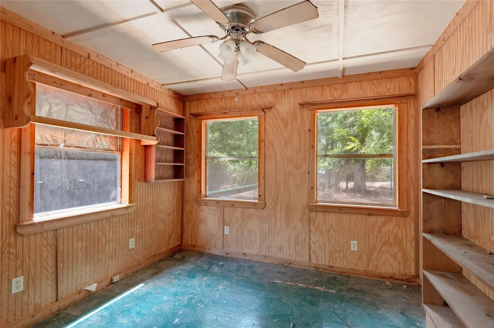 8 Creek Road Huntsville, TX 77320