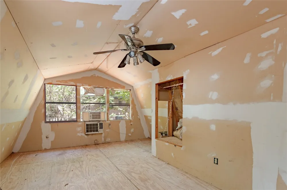 8 Creek Road Huntsville, TX 77320