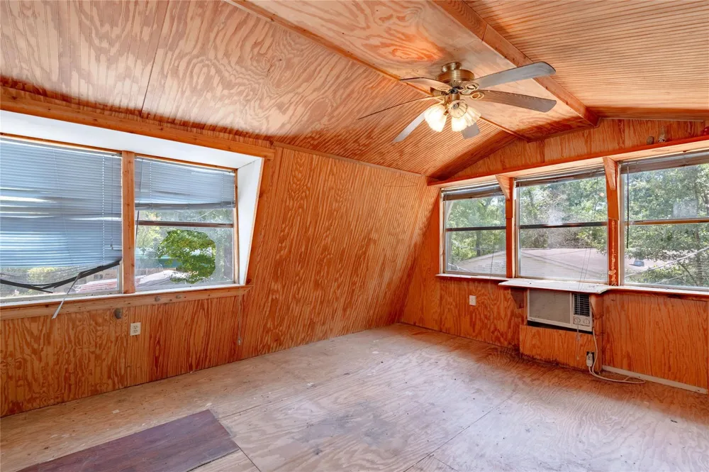 8 Creek Road Huntsville, TX 77320