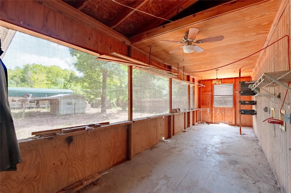 8 Creek Road Huntsville, TX 77320