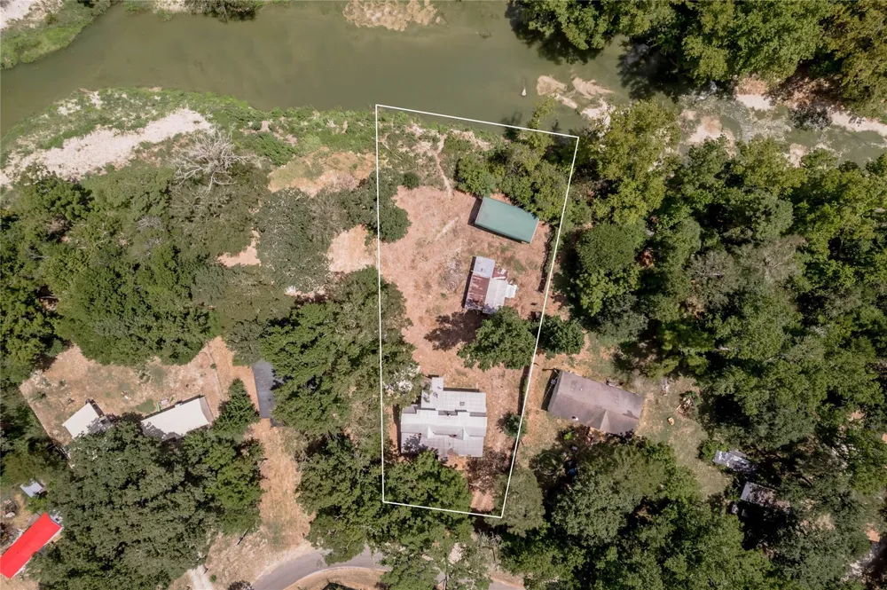 8 Creek Road Huntsville, TX 77320