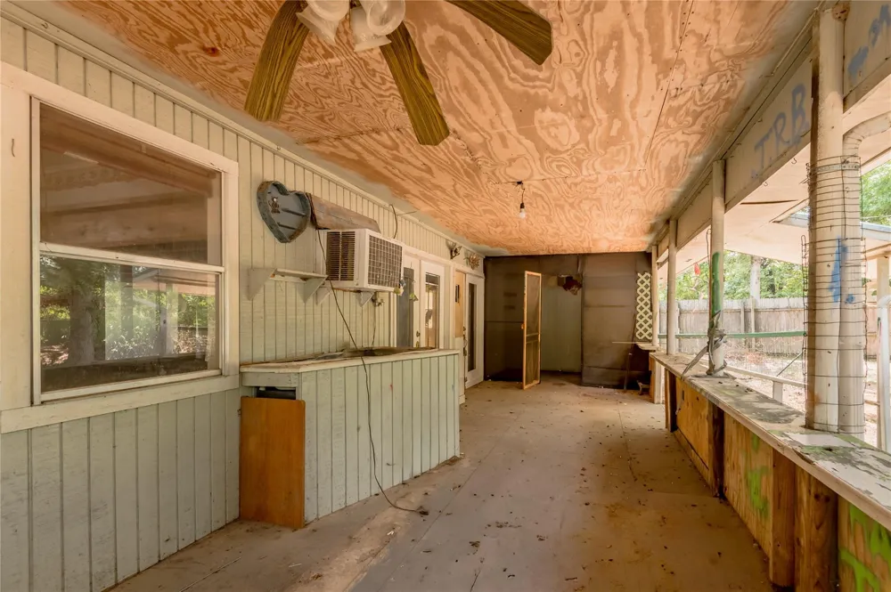 8 Creek Road Huntsville, TX 77320