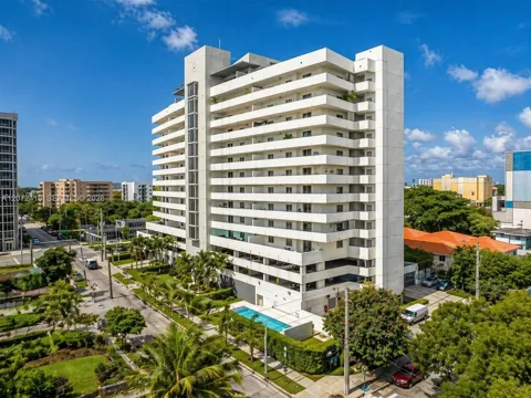36 NW 6th Ave #805