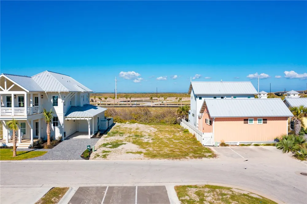 607 Center Square W Port Aransas, TX 78373