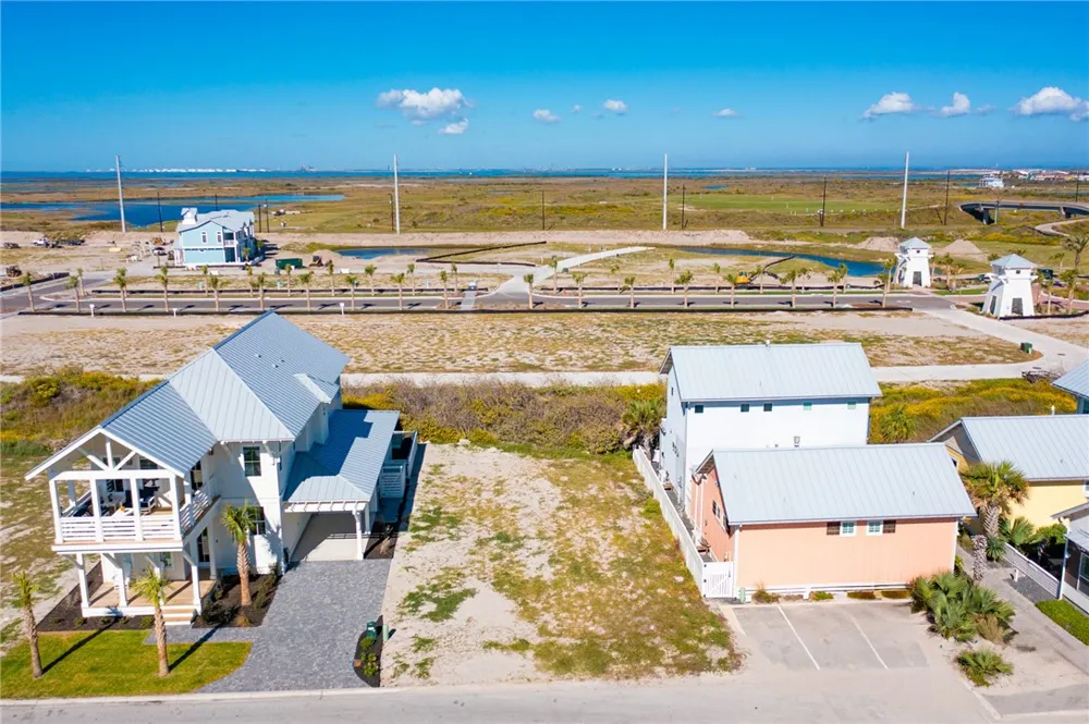 607 Center Square W Port Aransas, TX 78373