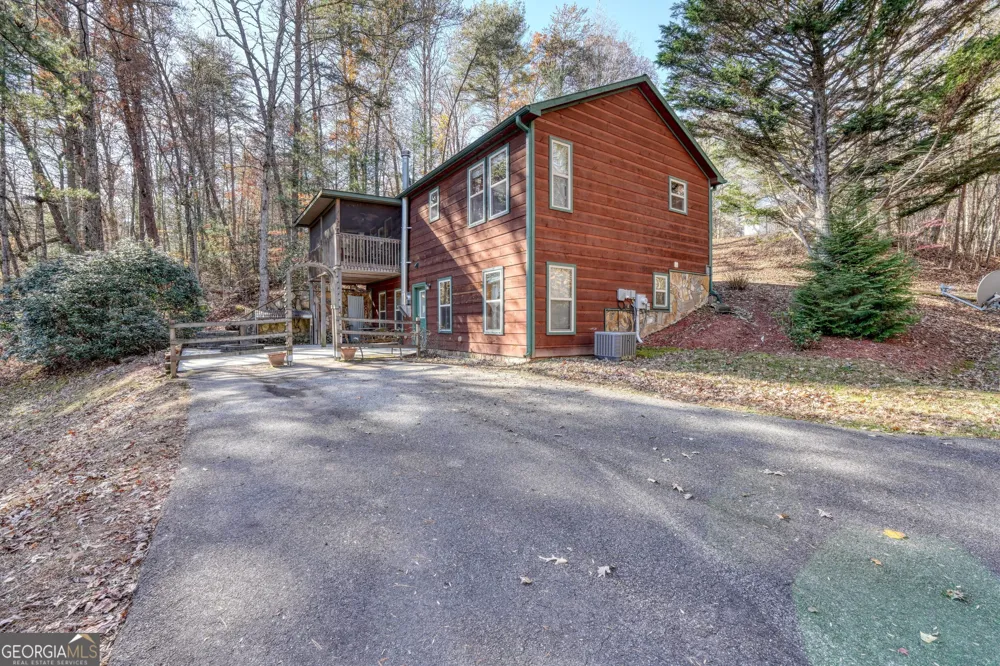 518 Rizzitello LN Blairsville, GA 30512