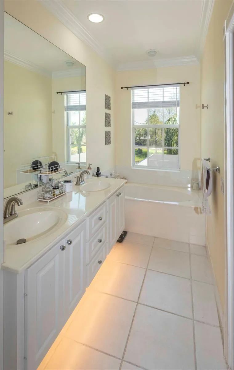 154 SANTA BARBARA WAY Palm Beach Gardens, FL 33410