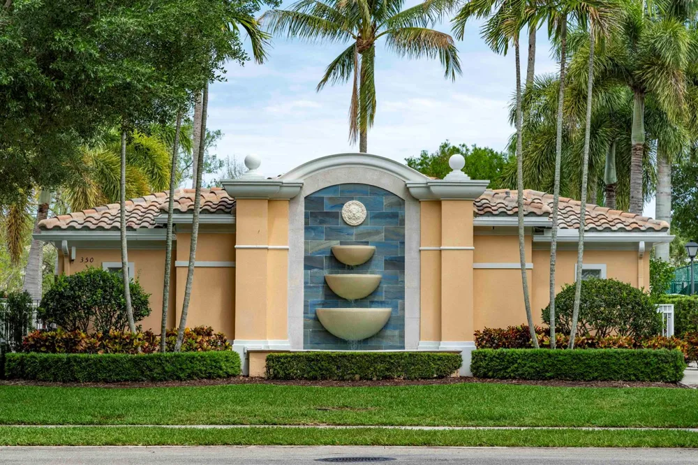 154 SANTA BARBARA WAY Palm Beach Gardens, FL 33410