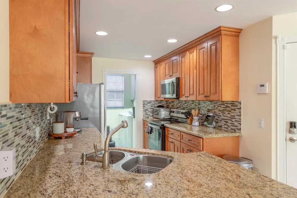 154 SANTA BARBARA WAY Palm Beach Gardens, FL 33410