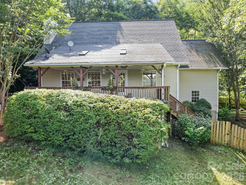 154 Presidential Drive Waynesville, NC 28786