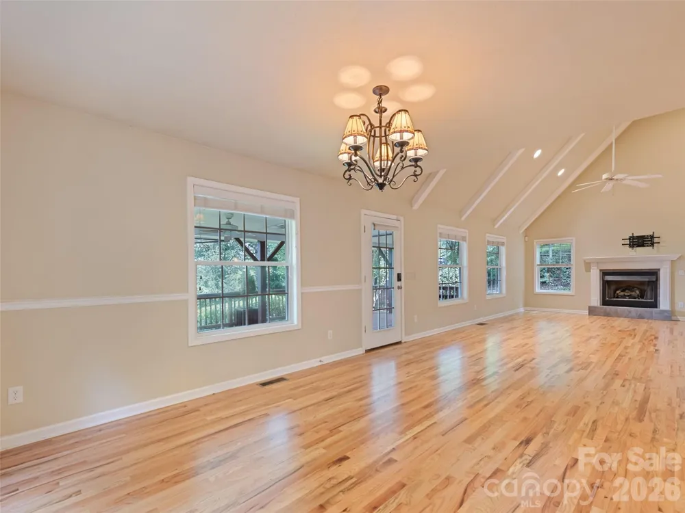 154 Presidential Drive Waynesville, NC 28786