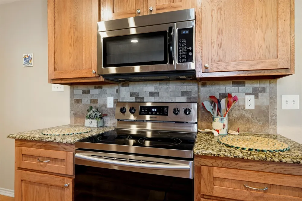 305 E Bonham Tom Bean, TX 75489