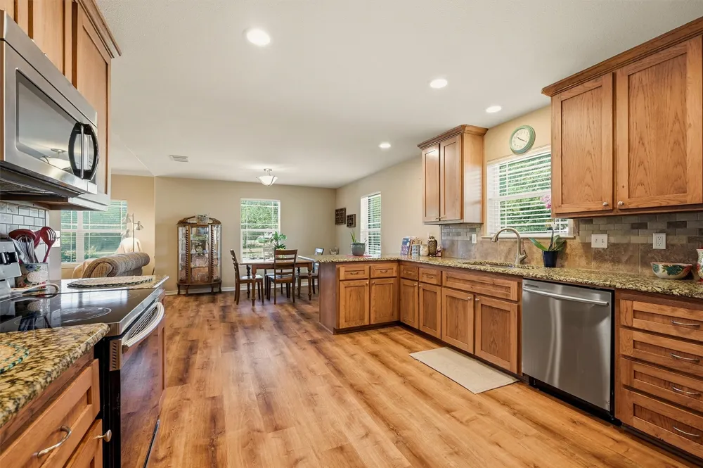 305 E Bonham Tom Bean, TX 75489