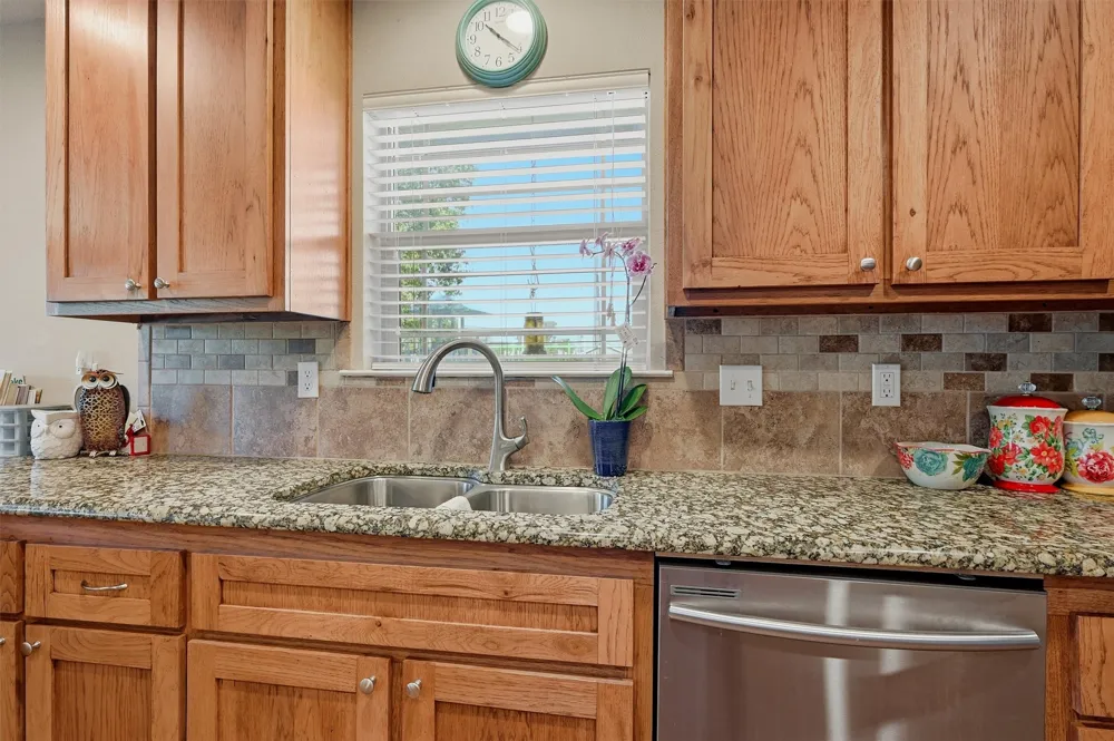 305 E Bonham Tom Bean, TX 75489