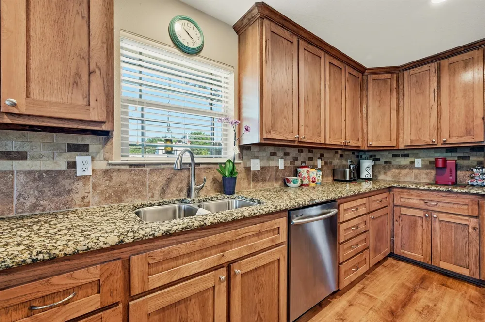 305 E Bonham Tom Bean, TX 75489